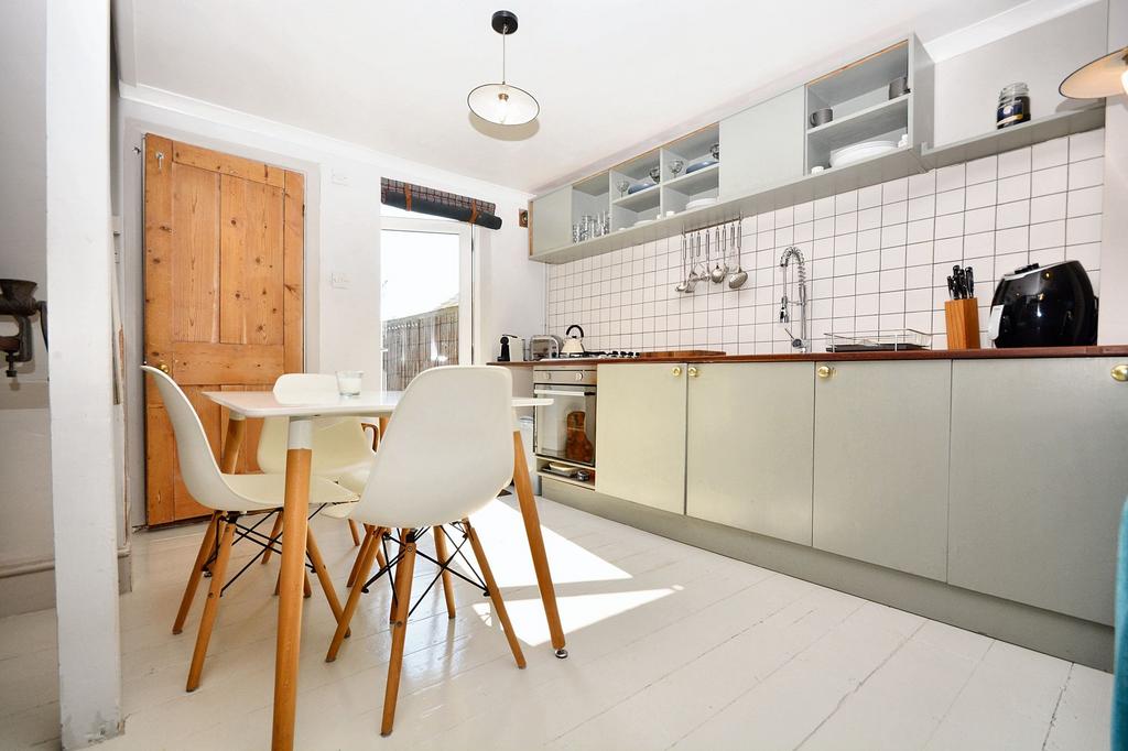 Kitchen/Dining Area