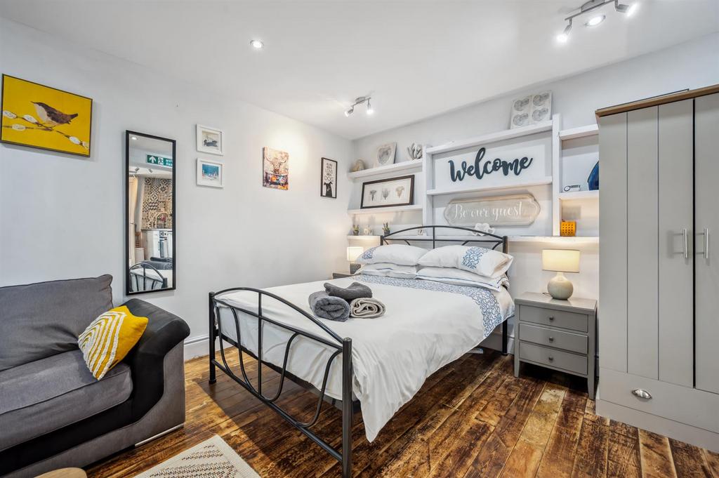 Bedroom .jpg