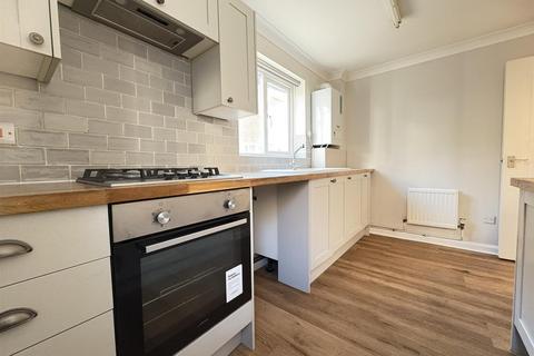 2 bedroom ground floor flat to rent, St. Edmunds Church Street, Salisbury SP1