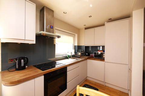 2 bedroom semi-detached house to rent, St. Michaels Close, London, E16