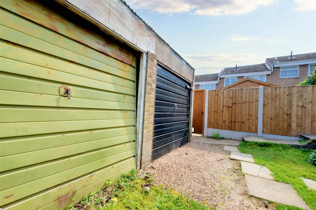 Rear Driveway 4.jpeg