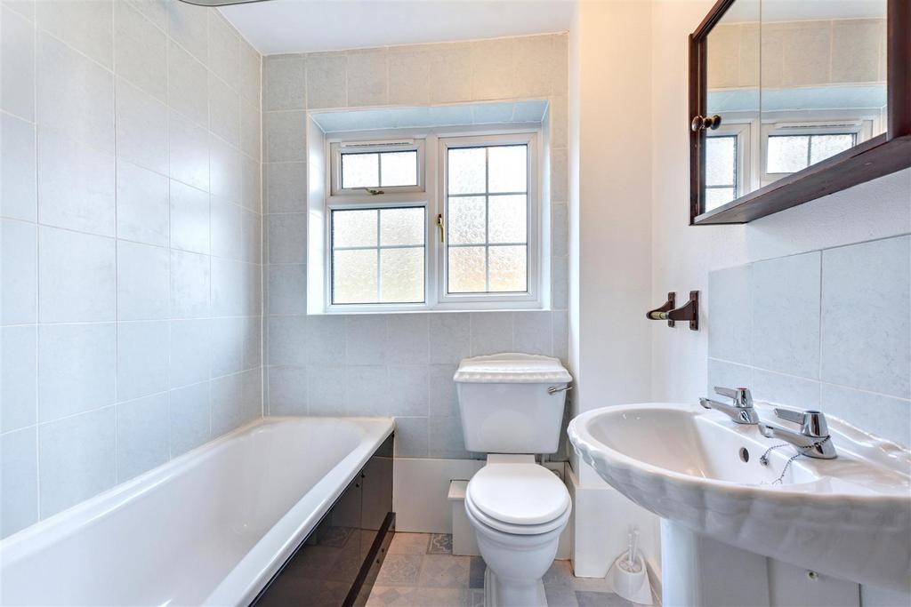 Bathroom 3.jpeg