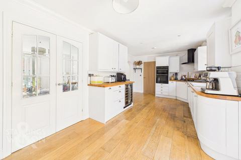 9 Chatten Close, Wrentham, Beccles, NR34 7NX