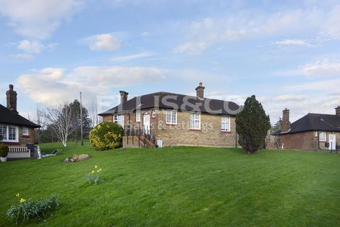 1 bedroom bungalow for sale, Chalet Estate, Hammers Lane, Mill Hill, London, NW7