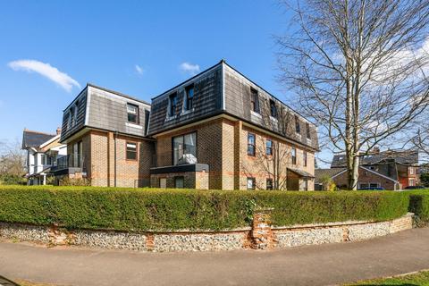 2 bedroom flat for sale, Tower Road, Tadworth KT20