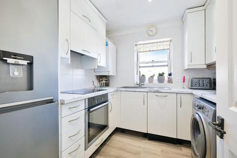2 bedroom flat for sale, Tower Road, Tadworth KT20