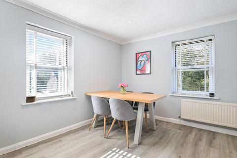 2 bedroom flat for sale, Tower Road, Tadworth KT20