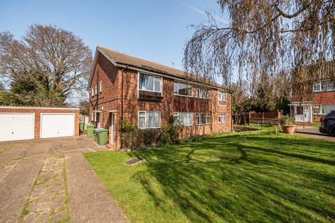 32 Lyminge Close, Sidcup, DA14 6RE