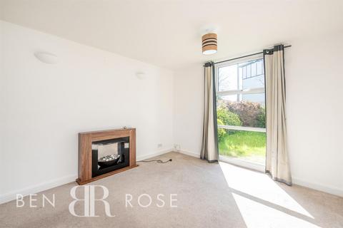 3 bedroom terraced house to rent, Creswell Avenue, Ingol, Preston