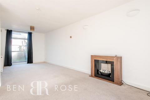 3 bedroom terraced house to rent, Creswell Avenue, Ingol, Preston
