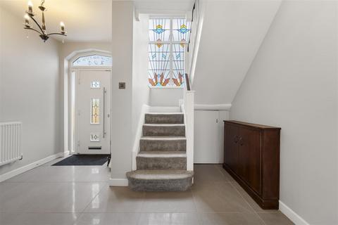 4 bedroom detached house to rent, Broad Road, Sale