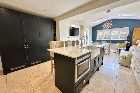 6 bedroom detached house for sale, Tudely Close, Northampton NN4