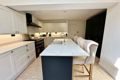 6 bedroom detached house for sale, Tudely Close, Northampton NN4