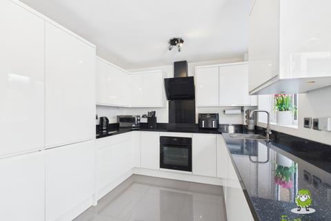 8 Chantry Mews, Basingstoke, RG22 4UE