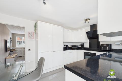 8 Chantry Mews, Basingstoke, RG22 4UE