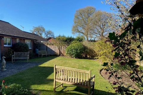 5 Huntsmans Close, Fetcham, Leatherhead, KT22 9XG