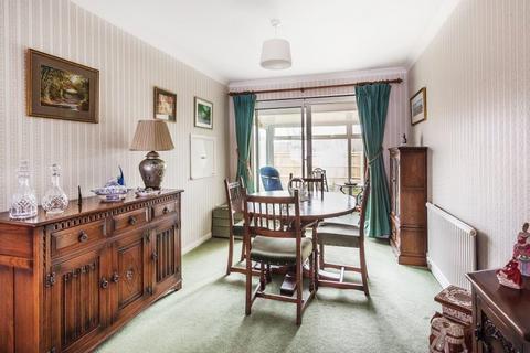 5 Huntsmans Close, Fetcham, Leatherhead, KT22 9XG
