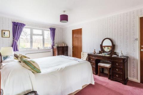 5 Huntsmans Close, Fetcham, Leatherhead, KT22 9XG