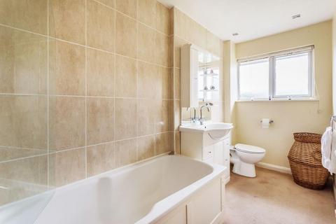 5 Huntsmans Close, Fetcham, Leatherhead, KT22 9XG