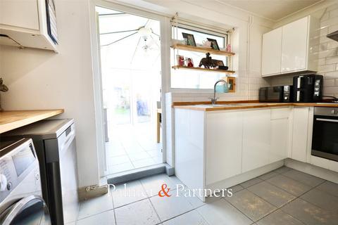 96 Constable Avenue, Clacton-on-sea, CO16 8XF