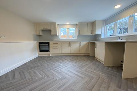 3 bedroom semi-detached house to rent, Townlake PL19