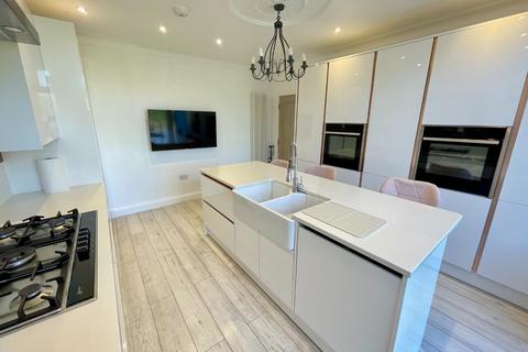 4 bedroom semi-detached house for sale, Stockingstone Road, Luton, Bedfordshire, LU2 7DD