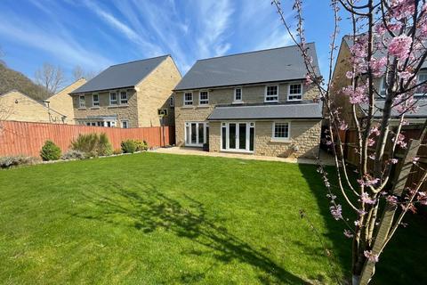 4 bedroom detached house for sale, Siskin Gardens, Netherton, HD4