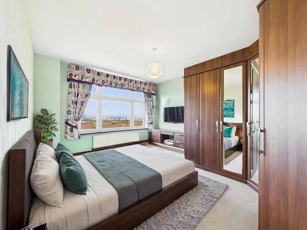 CAM02664 G0-PR0099-STILL025 - Bedroom - Modern - 19