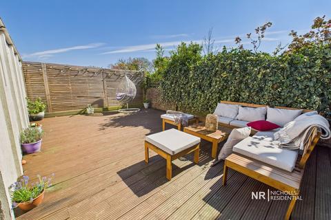 301 Hook Road, Chessington, KT9 1EH