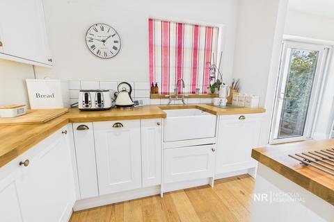 301 Hook Road, Chessington, KT9 1EH