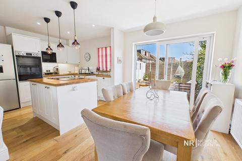301 Hook Road, Chessington, KT9 1EH