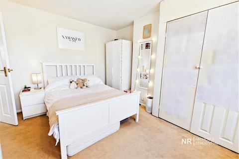 301 Hook Road, Chessington, KT9 1EH