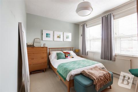 4 bedroom semi-detached house for sale, Drummond Road, Romford, RM7