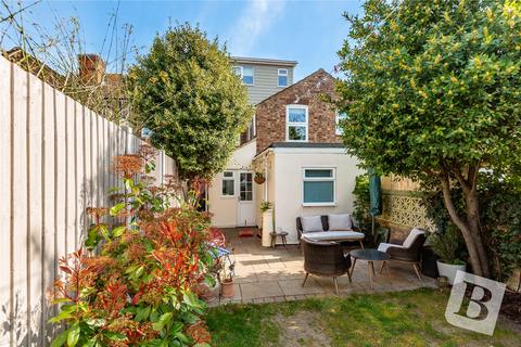4 bedroom semi-detached house for sale, Drummond Road, Romford, RM7