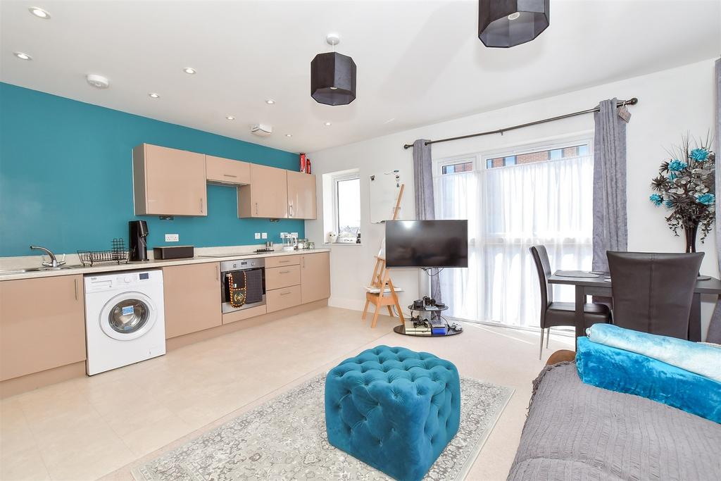 Lounge/ Kitchen