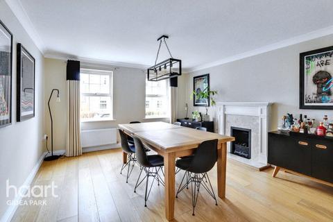 6 Caxton Way, Romford, RM1 4GS