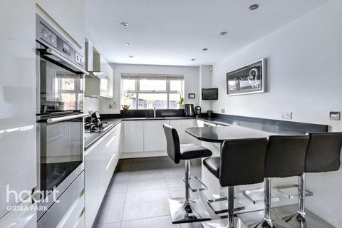 6 Caxton Way, Romford, RM1 4GS