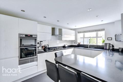 6 Caxton Way, Romford, RM1 4GS