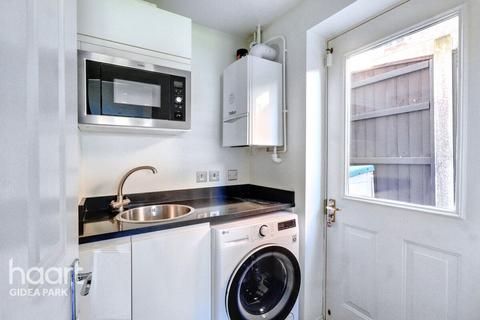 6 Caxton Way, Romford, RM1 4GS