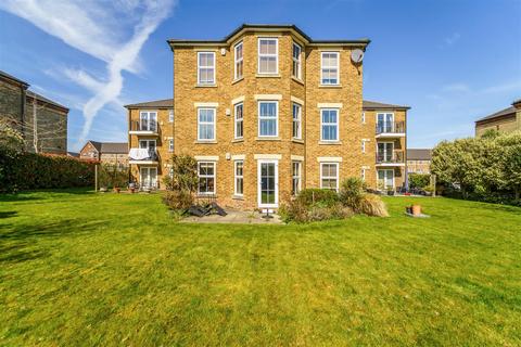 2 bedroom flat for sale, Silk Croft, Horton Crescent, Epsom