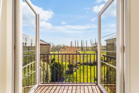 2 bedroom flat for sale, Silk Croft, Horton Crescent, Epsom