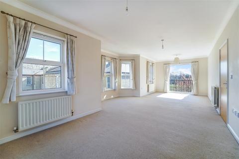 2 bedroom flat for sale, Silk Croft, Horton Crescent, Epsom