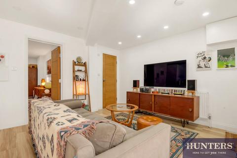 1 bedroom flat for sale, Forburg Road, London, N16