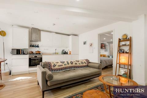 1 bedroom flat for sale, Forburg Road, London, N16