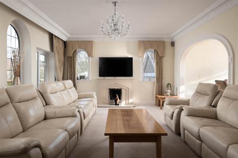 4 bedroom detached house for sale, Alwoodley Lane, Leeds LS17