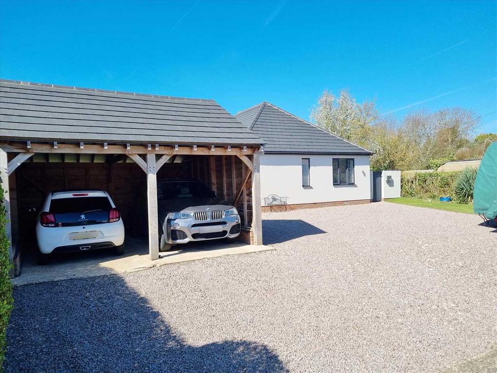 Car Port: