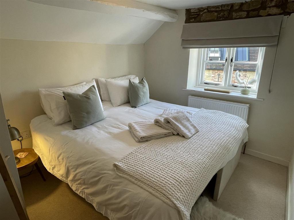 Bedroom 1.JPG