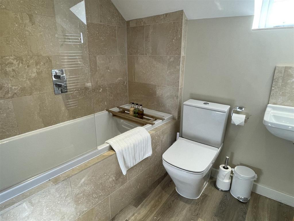 Bathroom.JPG