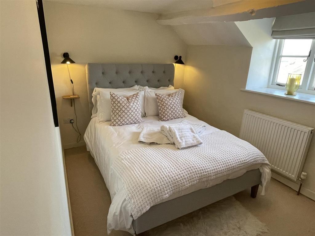 Bedroom 2.JPG