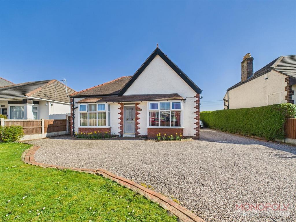 Wrexham Road, Pentre Bychan, Wrexham 3 bed detached bungalow - £264,000